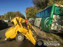 На Харківщині рейсовий автобус зіткнувся з легковиком. Загинув 18-річний хлопець