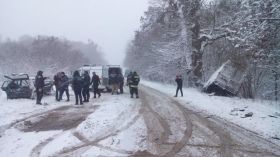 На Вінниччині рятувальники вивільняли заблоковану внаслідок ДТП жінку з авто