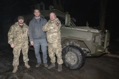 «Українська команда» та Володимир Кличко доставили захисникам Донбасу дрони та броньований автомобіль