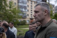 Кличко перевірив, як відремонтували пошкоджені в результаті російських обстрілів будинки в Подільському районі столиці