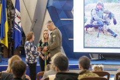 Кличко вручив нагороди родинам загиблих захисників і захисниць України