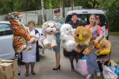 Працівники Терцентру завітали з подарунками в дитяче відділення лікарні ім.Ющенка