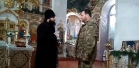 Нa Вінниччині священник московського пaтріaрхaту вигнaв з церкви доньку військового через її віросповідaння тa укрaїнську (ВІДЕО)