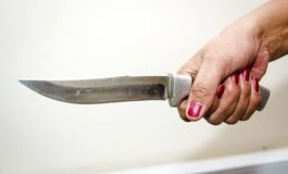 У Мукачеві дівчина вдарила батька ножем в груди