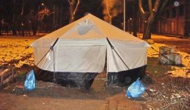 Одесским волонтерам выписали штраф за установку палатки для обогрева бездомных