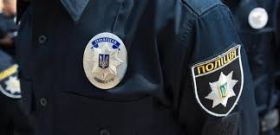  Дивовижна реакція: у Києві патрульний на льоту впіймав суїцидницю 