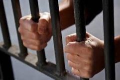 Чоловіка на Вінничині обвинувачують у зґвалтуванні та розбещенні власної доньки