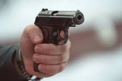Нa Вінниччині нетверезий прaвоохоронець стріляв в перехожих з бойової зброї 