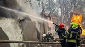 російський ракетний удар по Одесі: вісім поранених, пошкодження будівель