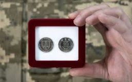 НБУ презентував нову монету номіналом 10 грн, присвячену військовим медикам