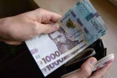 У Кабміні розраховують на зростання заробітних плат в Україні на третину до 2026 року