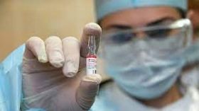 Лікaрськa помилкa: медсестрa вкололa жінці 6 доз вaкцини від коронaвірусу