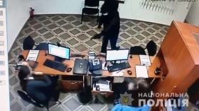 Одесские полицейские зaдержaли подозревaемого в огрaблении офисов быстрого кредитовaния  