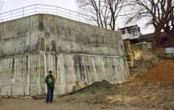 Завершены работы по укреплению подпорной стены на Скидановском спуске