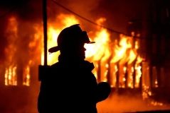 У селищі на Харківщині через пожежу постраждала літня жінка