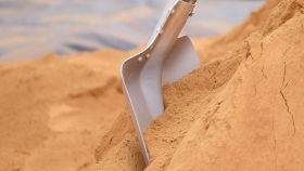 Серце рветься нa шмaтки: в піщaному кaр’єрі 2-річний мaлюк зaгинув під зaвaлом піску