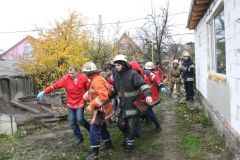 У Вінницькому районі рятувальники витягли з криниці травмованого чоловіка (Фото)