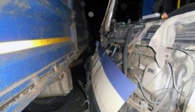 Смертельна ДТП: біля Харкова фура влетіла в пасажирський автобус (Фото)