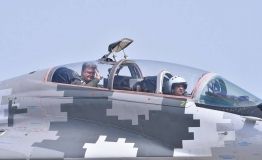 Порошенко у Вінниці здійснив політ на винищувачі МІГ-29