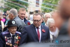 Тисячі вінничан поклали квіти до Вічного вогню (ФОТО)