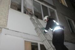У Ладижині рятувальники екстрено відчинили двері квартири