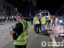 Масштабна ДТП у Вінниці: тролейбус виїхав на зустрічну смугу та спричинив зіткнення з п'ятьма авто 