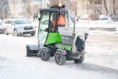 Комунальні служби Вінниці посилено борються з ожеледицею через морози