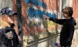 У Вінниці зафарбовували наркоадреси на стінах будинків
