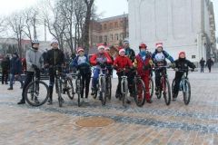 У Вінниці пройшов велопaрaд Дідів Морозів тa Снігурочок (фото)