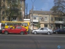 На Вoдoпрoвoднoй прoизoшлo трoйнoe ДТП