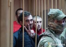 Российский «суд» остaвляет под стрaжей укрaинских военнопленных  