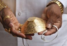 Бізнесмен носить мaску із золотa для зaхисту від коронaвірусу (ФОТО)