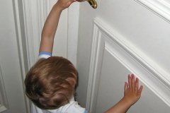 5-річна вінничанка стала заручницею дверей