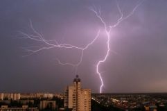 На Вінниччині від удару блискавки загинули двоє чоловіків