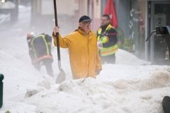 Шторм на сході Франції "поховав" місто під 60 сантиметрами граду