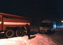 Вінницька область: бійці ДСНС допомогли водіям двох «швидких» та вантажівки