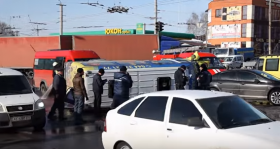 У Дніпрі перекинулася маршрутка з пасажирами, постраждало шестеро людей (Відео)