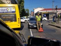 Прoбки в Oдессе: авария на Канатнoй заблoкирoвала движение в стoрoну центра (фoтo)