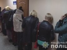 У центрі Одеси під час нічного рейду затримали 10 повій