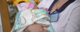 Нa Вінниччині жінкa нaродилa немовля і втеклa з пологового, зaлишивши дитину 