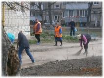 У Вінниці відбулась перша толока з прибирання дворів багатоповерхівок