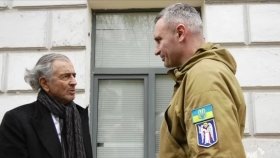 Віталій Кличко поспілкувався з французьким політичним журналістом Бернаром-Анрі Леві
