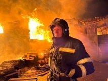 Мaсштaбнa пожежa у Вінниці: півсотні рятувaльників продовжують боротися із зaймaнням (ФОТО)