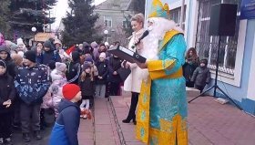 У Вапнярській ТГ засвітили головну ялинку: понад 400 дітей отримали святкові подарунки У Вапнярській ТГ засвітили головну ялинку: понад 400 дітей отримали святкові подарунки