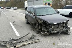 Аварія на трасі М-30 біля Вороновиці: зіткнулися позашляховик і автобус, є постраждалі