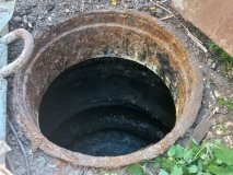 У Сабарові виявили небезпечну вигрібну яму з автомобільних шин