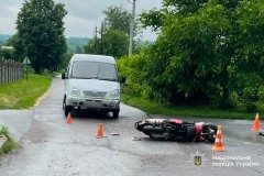 У Дашеві зіткнулися фургон і скутер: травмовану водійку госпіталізували