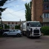 Один сміттєвоз за день має вивантажити близько 180 контейнерів. Водіїв просять не перешкоджати роботі комунальних служб