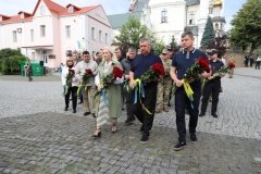 У День Конституції у Вінниці вшанували полеглих героїв: пам’ять, гідність, вдячність