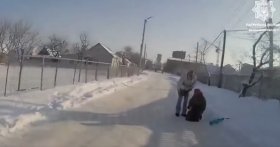 У Козятині патрульні допомогли травмованій літній жінці та доставили її до лікарні